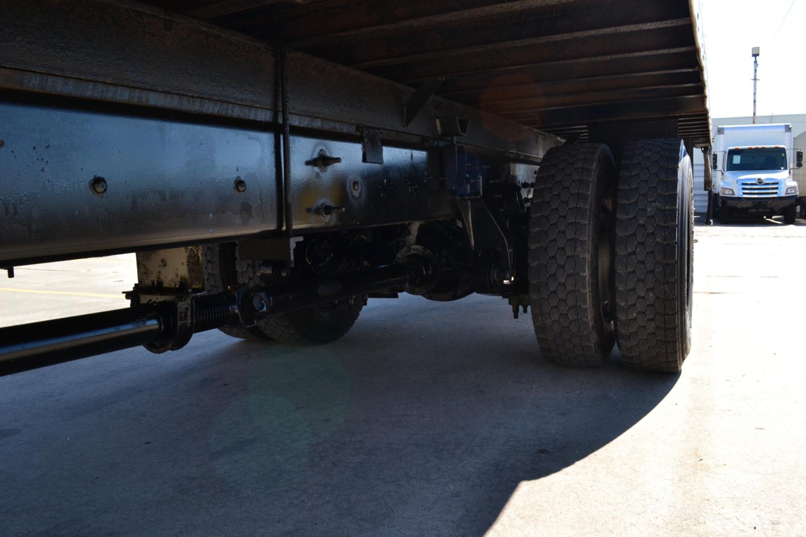 2016 WHITE /BLACK INTERNATIONAL 4300 with an CUMMINS ISB 6.7L 220HP engine, ALLISON 2100HS AUTOMATIC transmission, located at 9172 North Fwy, Houston, TX, 77037, (713) 910-6868, 29.887470, -95.411903 - Photo#9